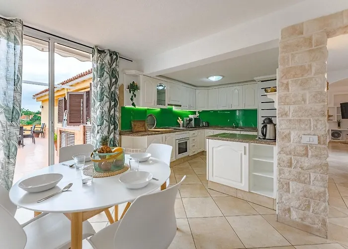 Sea View Penthouse Eden - דירה