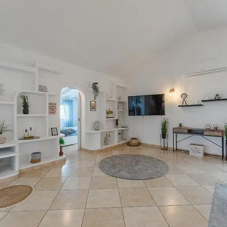 Sea View Penthouse Eden - *