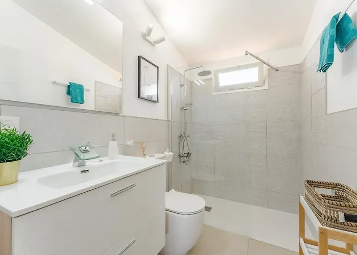 Sea View Penthouse Eden - *