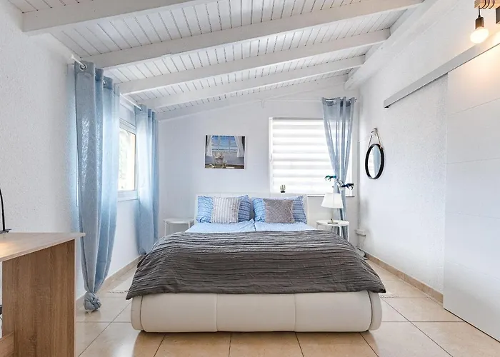 Sea View Penthouse Eden -