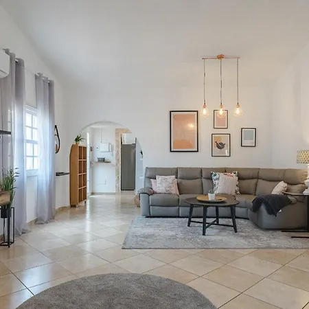 Sea View Penthouse Eden - *