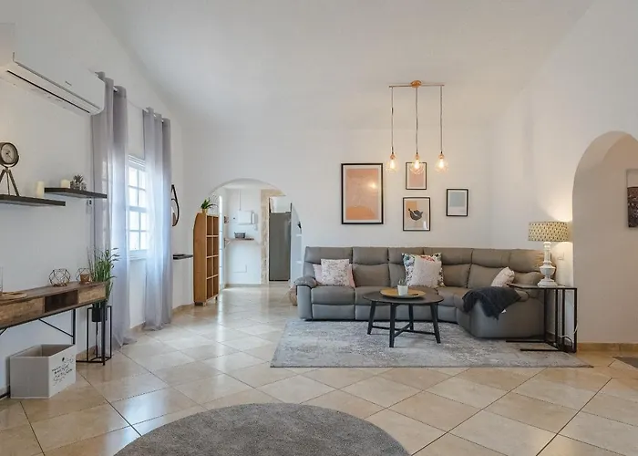 Sea View Penthouse Eden - *