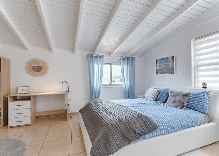 Sea View Penthouse Eden - アパート